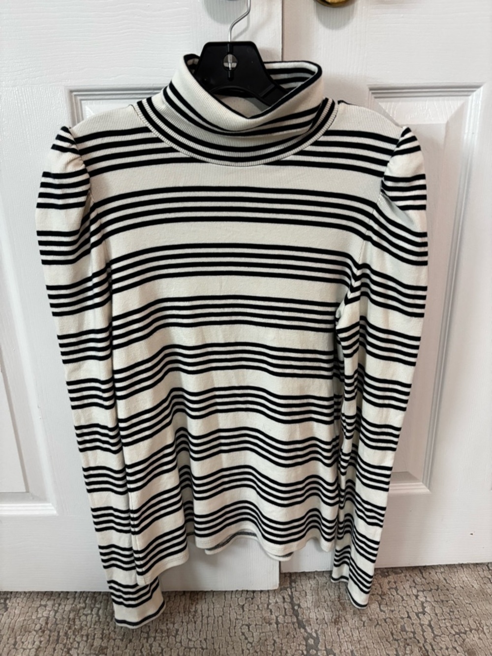Veronica Beard Striped Turtleneck sweater in Black and White Womens L